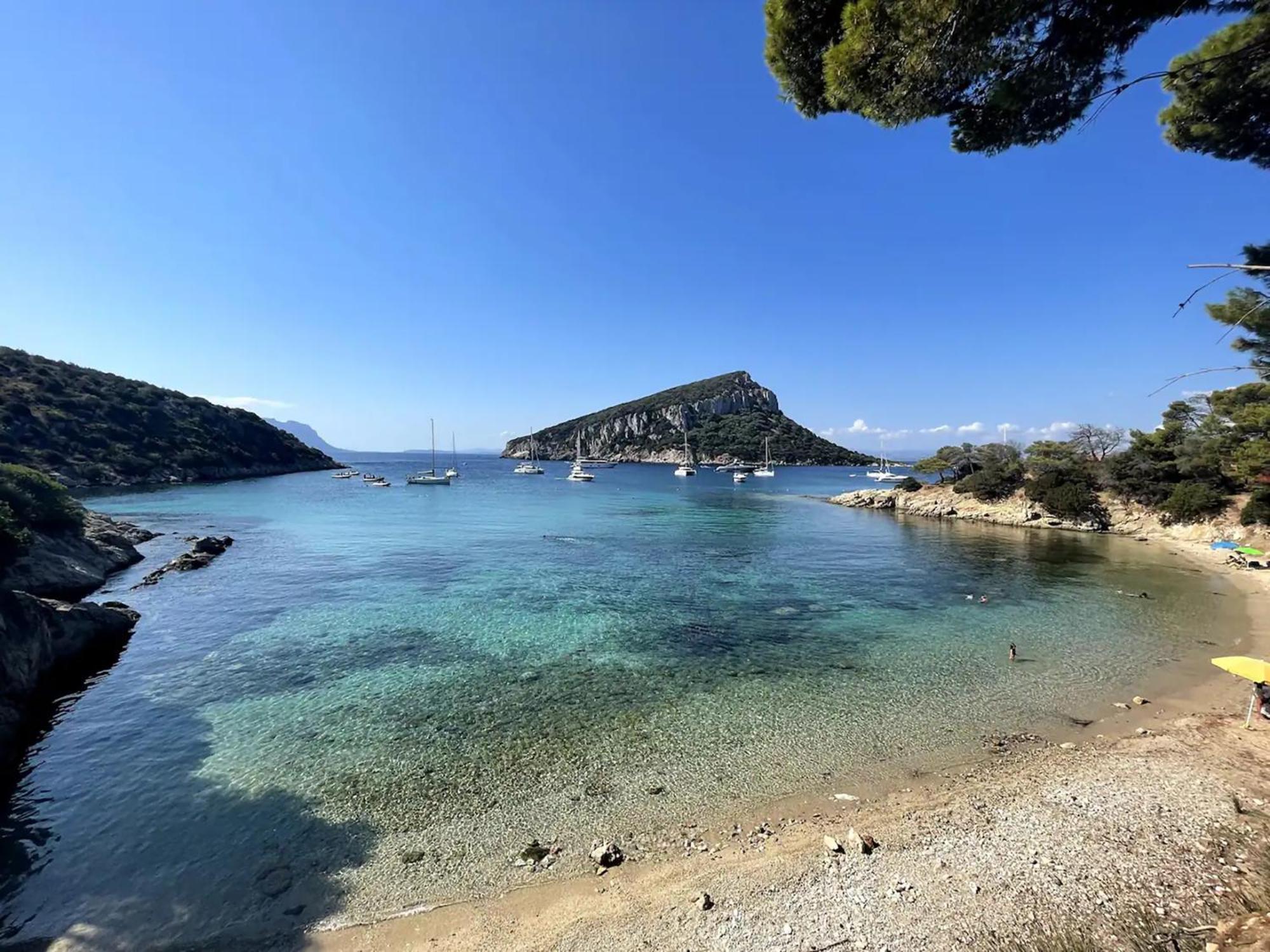 Tramontana Vista Mare 300M Dalla Spiaggia Golfo Aranci Exterior photo